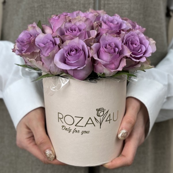 15 сиреневых роз Найтингейл в коробке